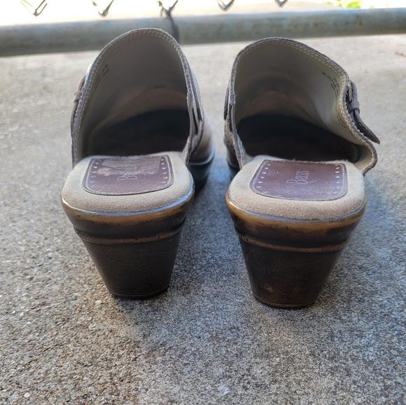 Used Women's Light Tan Brown Leather Clog Slide On Mule Size 8.5 with Buckle - Picture 4 of 11